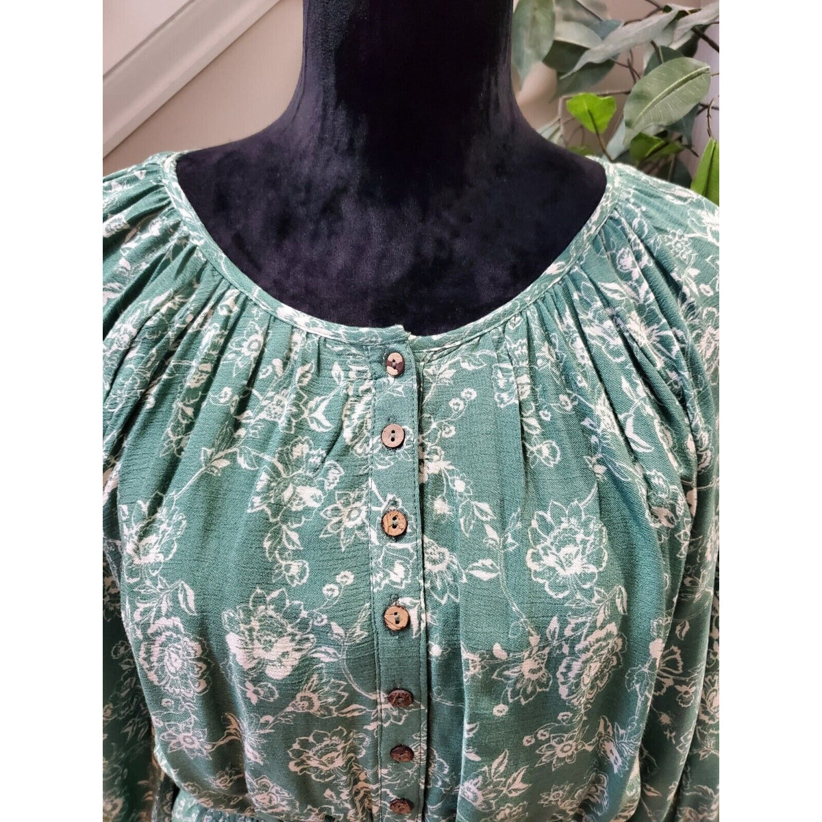 Skylar + Madison Women's Green Floral Rayon Round Neck Long Sleeve Knee Length M