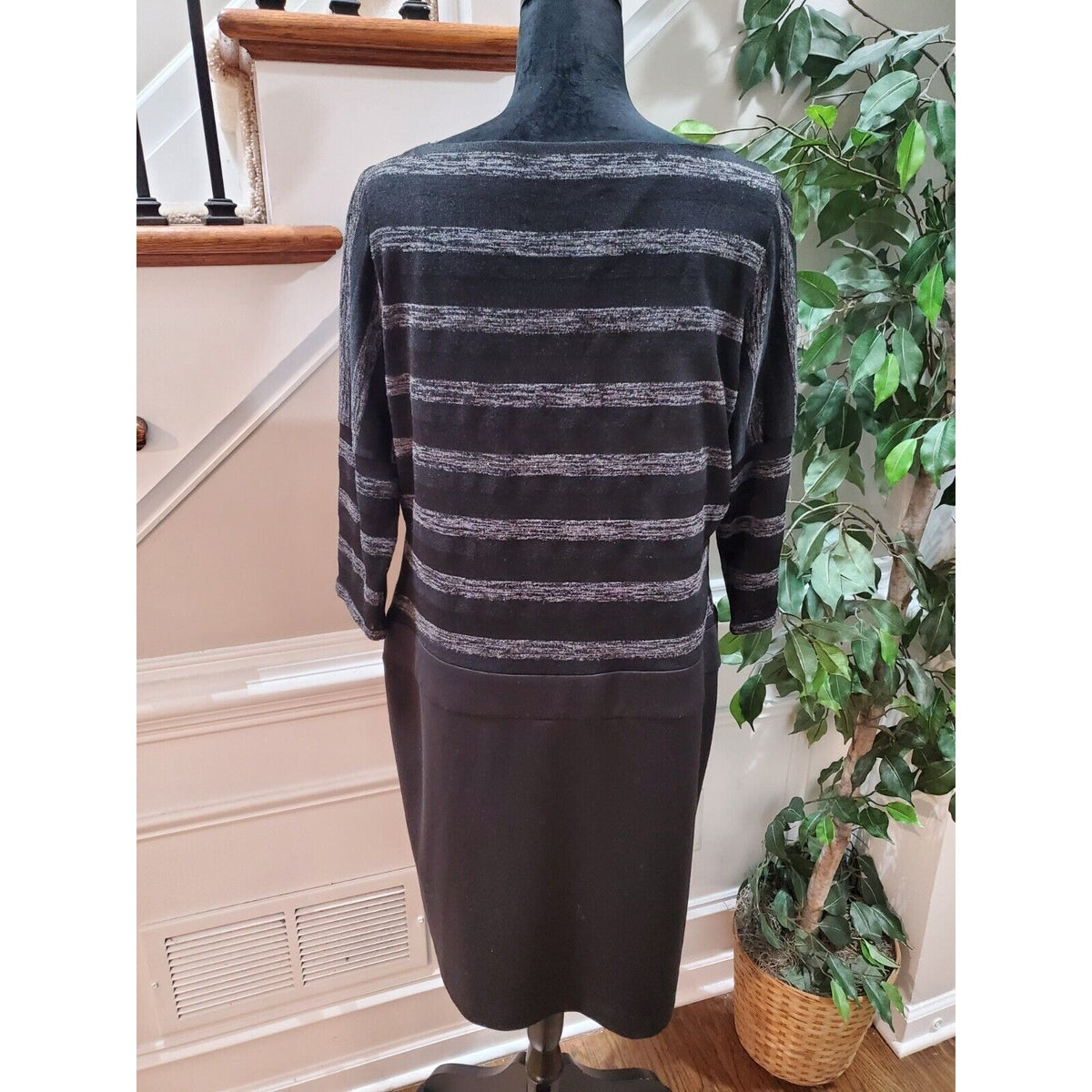 Evan-Picone Women's Black Polyester Round Neck Long Sleeve Knee Length Dress 16