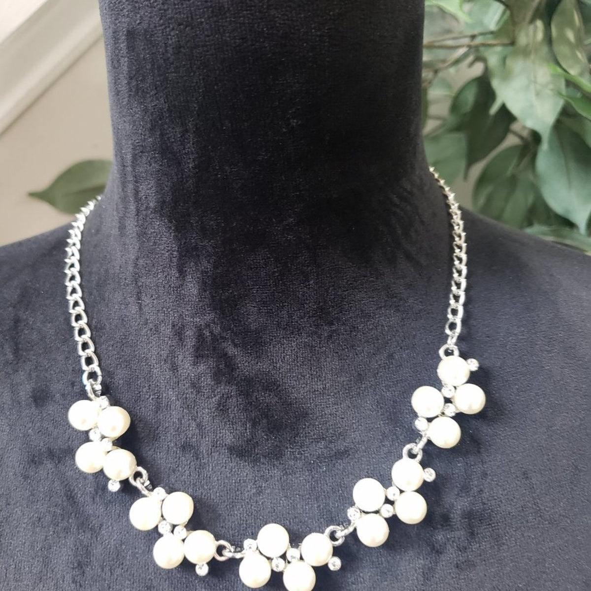 Women's White Round Beaded Pearl Chunky Fashion Jewelry Necklace