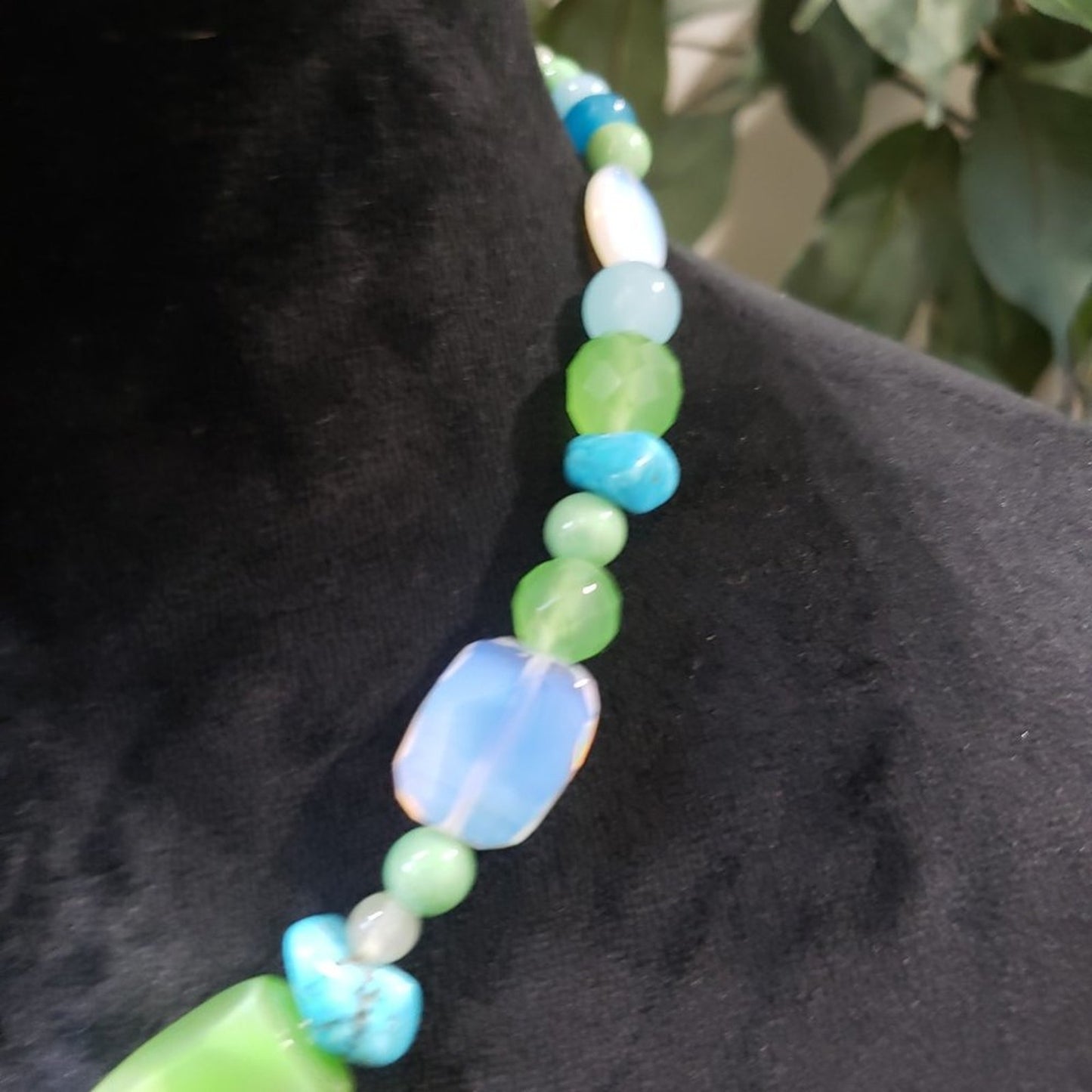 Women's Blue & Green Oval Beaded Pearl Chunky Fashion Jewelry Necklace