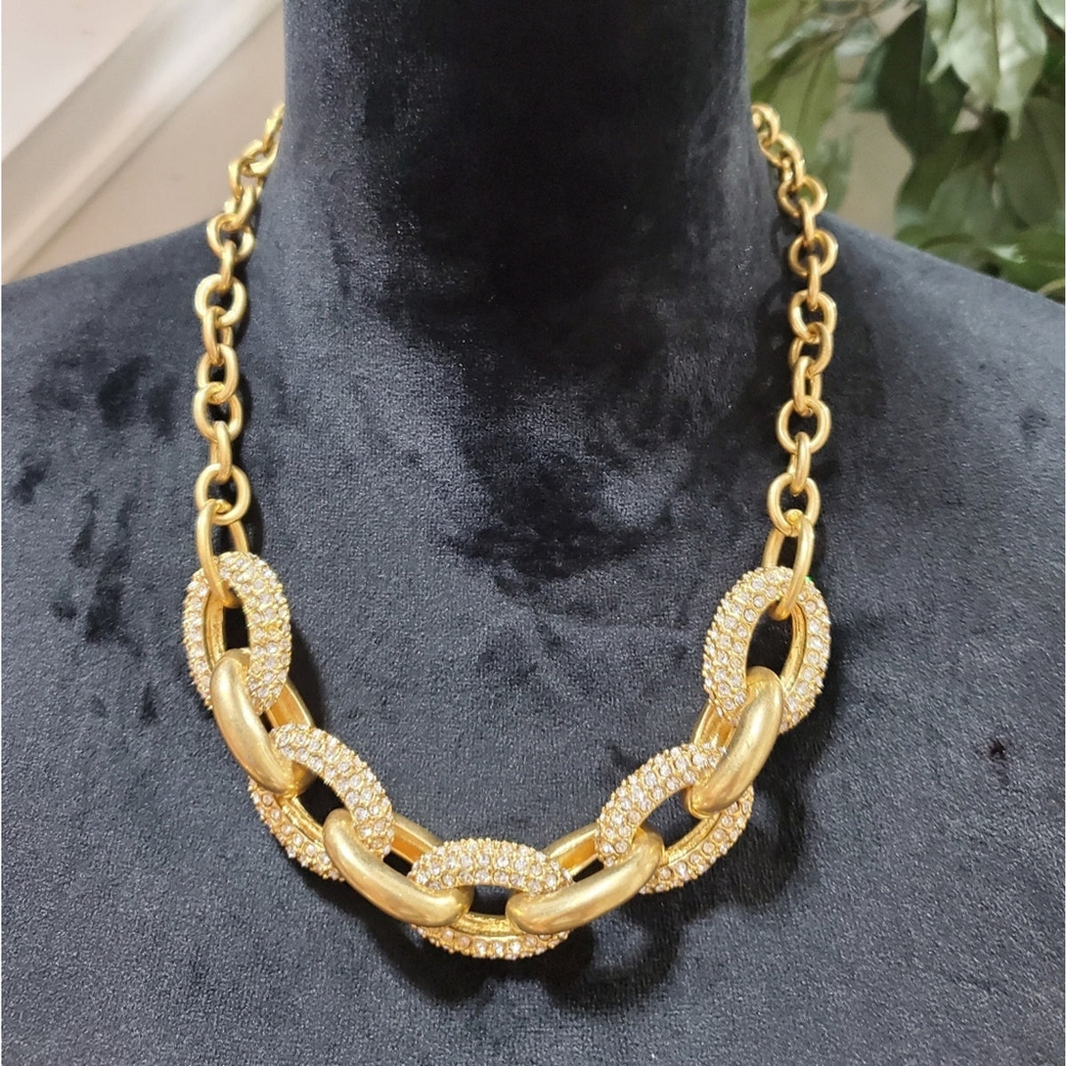 Traci Lynn Boutique Chain Link Gold Tone Necklace
