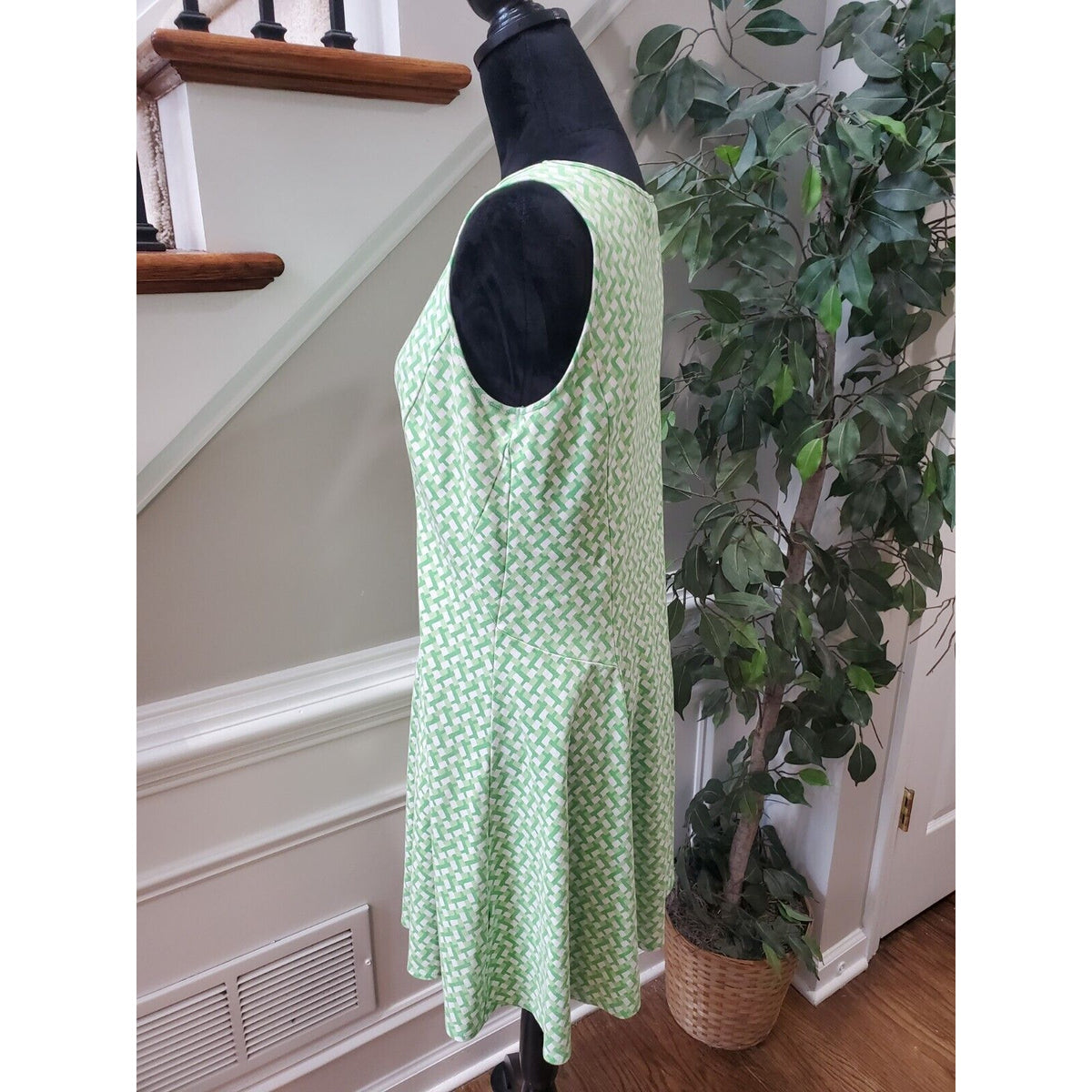 New York & Company Women Green Cotton Round Neck Sleeveless Knee Length Dress L