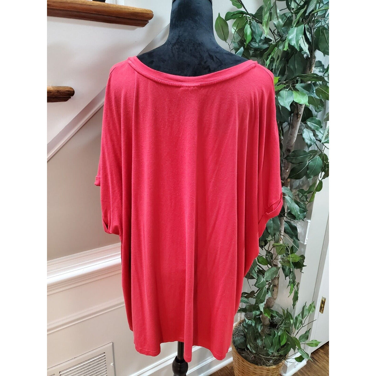 Avenue Women’s Sequin Red Striped Round Neck Sleeve Top Blouse Size 30/32