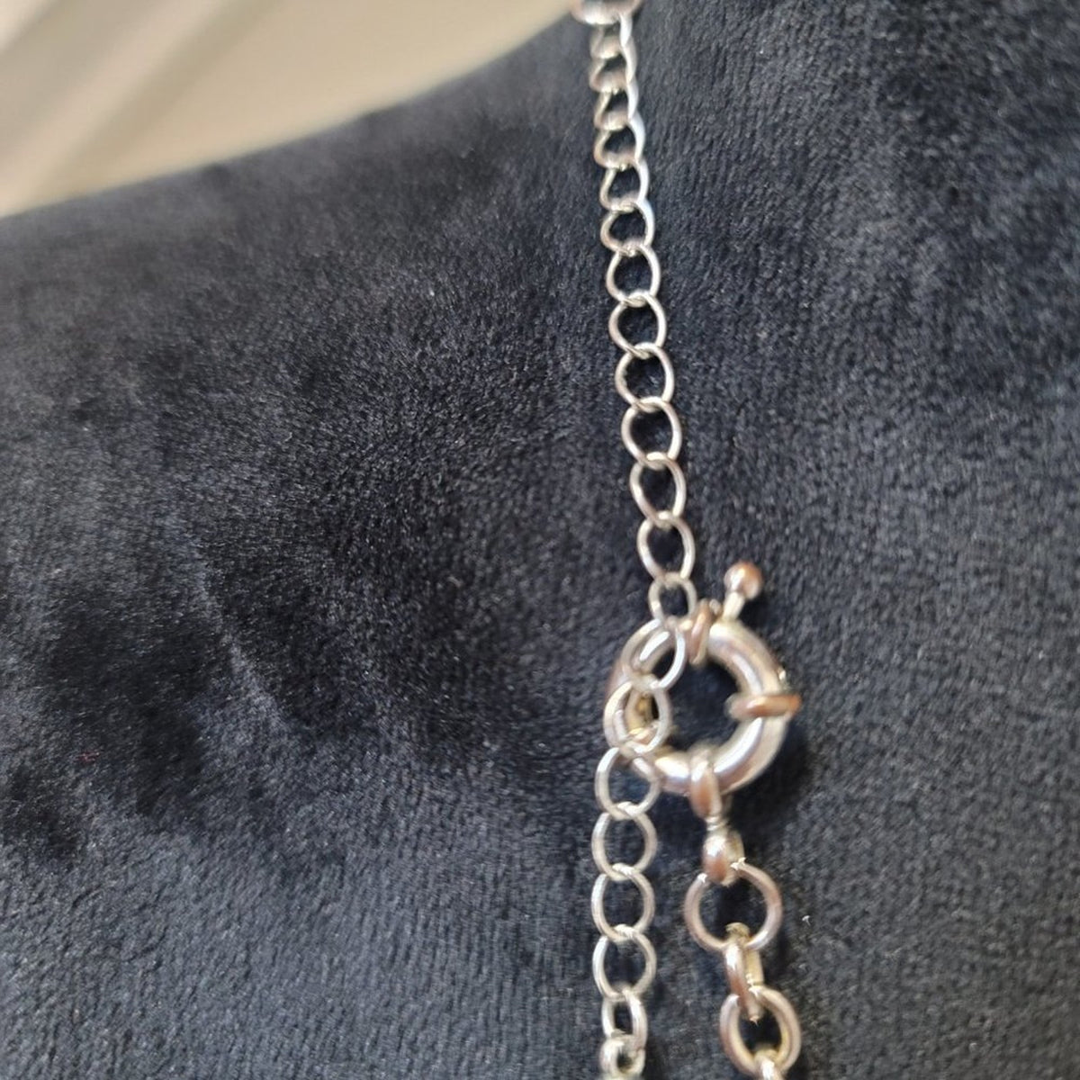 Women's White Round Beaded Link Stylish Statement Jewelry Necklace