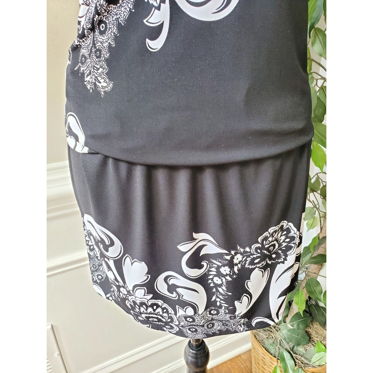 White House Black Market Women's Floral Cowl Neck Sleeveless Knee Length Dress S