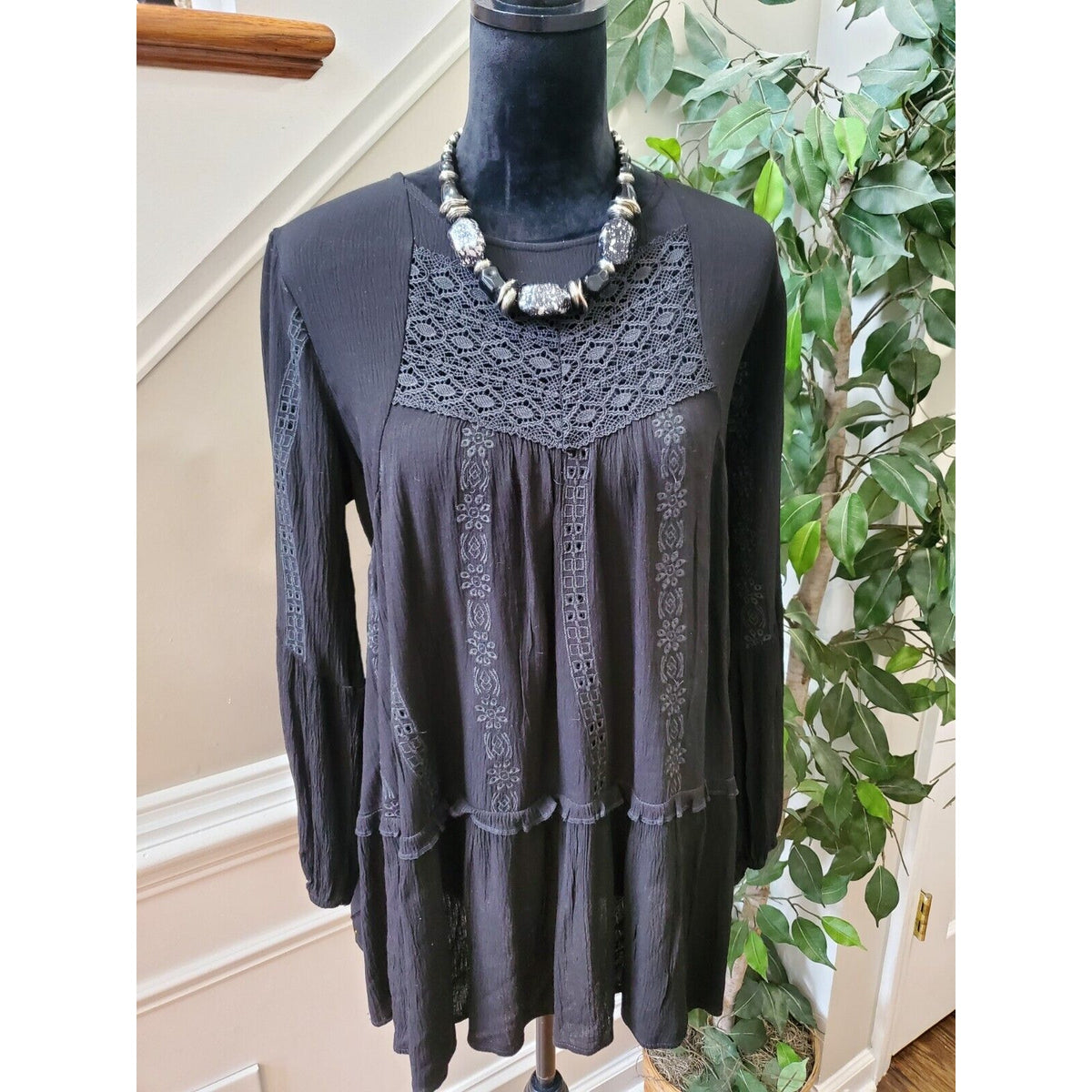 Adiva Women's Black 100% Rayon Round Neck Long Sleeve Casual Top Blouse Size M
