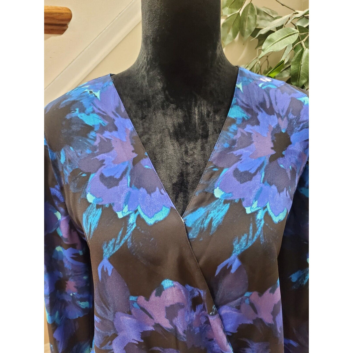 Ann Taylor Women's Floral Polyester V-Neck Long Sleeve Casual Top Blouse Size M