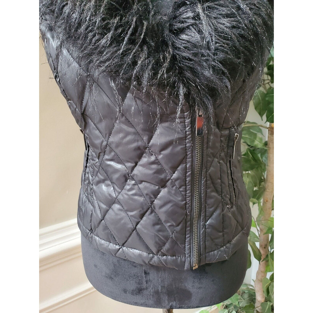 Cache Womens Black Fur 100% Nylon Sleeveless Full Zipper Casual Vest Size Small