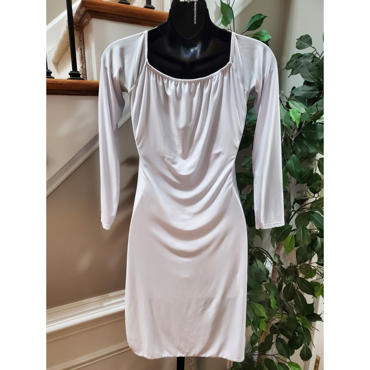 Pretty Little Thing Women's White V-Neck Long Sleeve Knee Length Dress Size 8