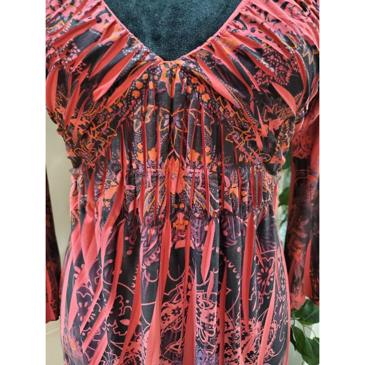B. Friends Women's Multicolor Polyester V-Neck Long Sleeve Knee Length Dress S