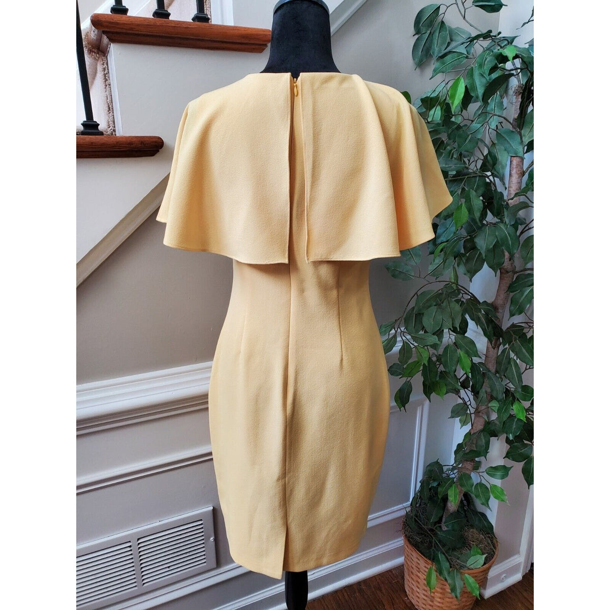 Vince Camuto Yellow Pleated Cape Collar Polyester Sleeveless Knee Length Dress 6