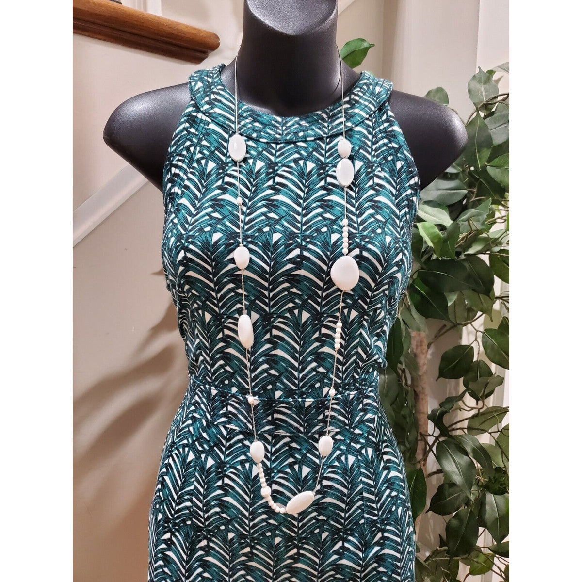 Women's Green & White Polyester Round Neck Sleeveless Knee Length Dress Size S