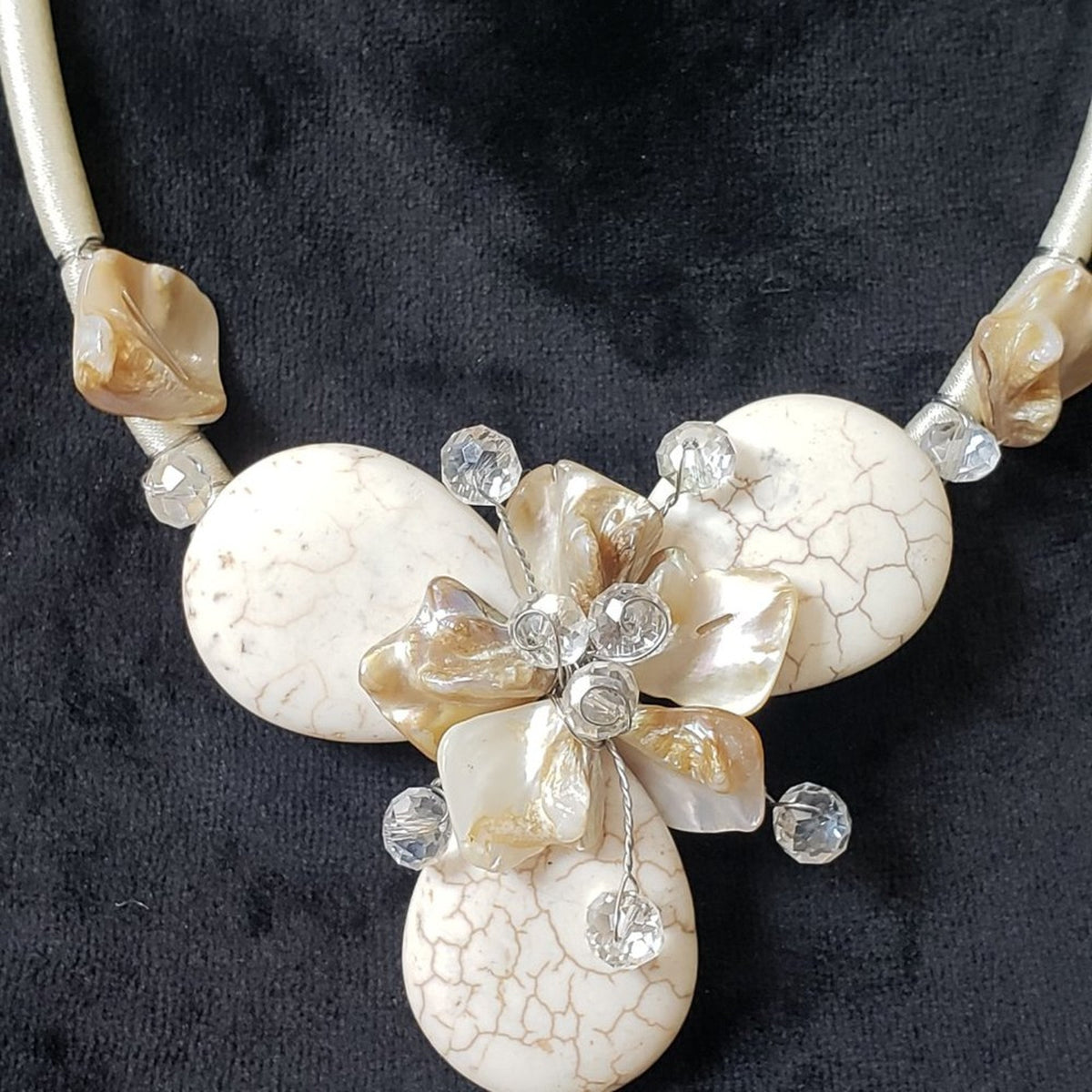 Women's Tan Marbled Style Pearl Flower Round Beaded Necklace
