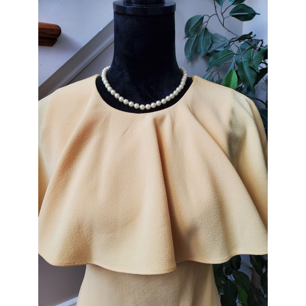 Vince Camuto Yellow Pleated Cape Collar Polyester Sleeveless Knee Length Dress 6