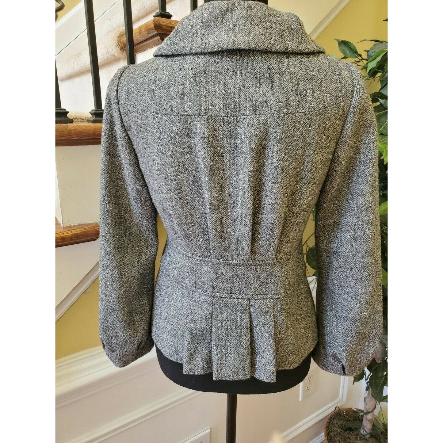 CC Club Original Women's Career Gray Wool Blend Blazer. Fits a Small