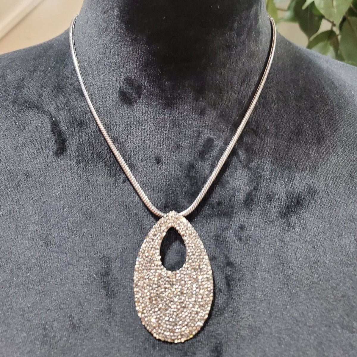 Chico’s Womens Silver Tone Rhinestone Loen Oval Necklace