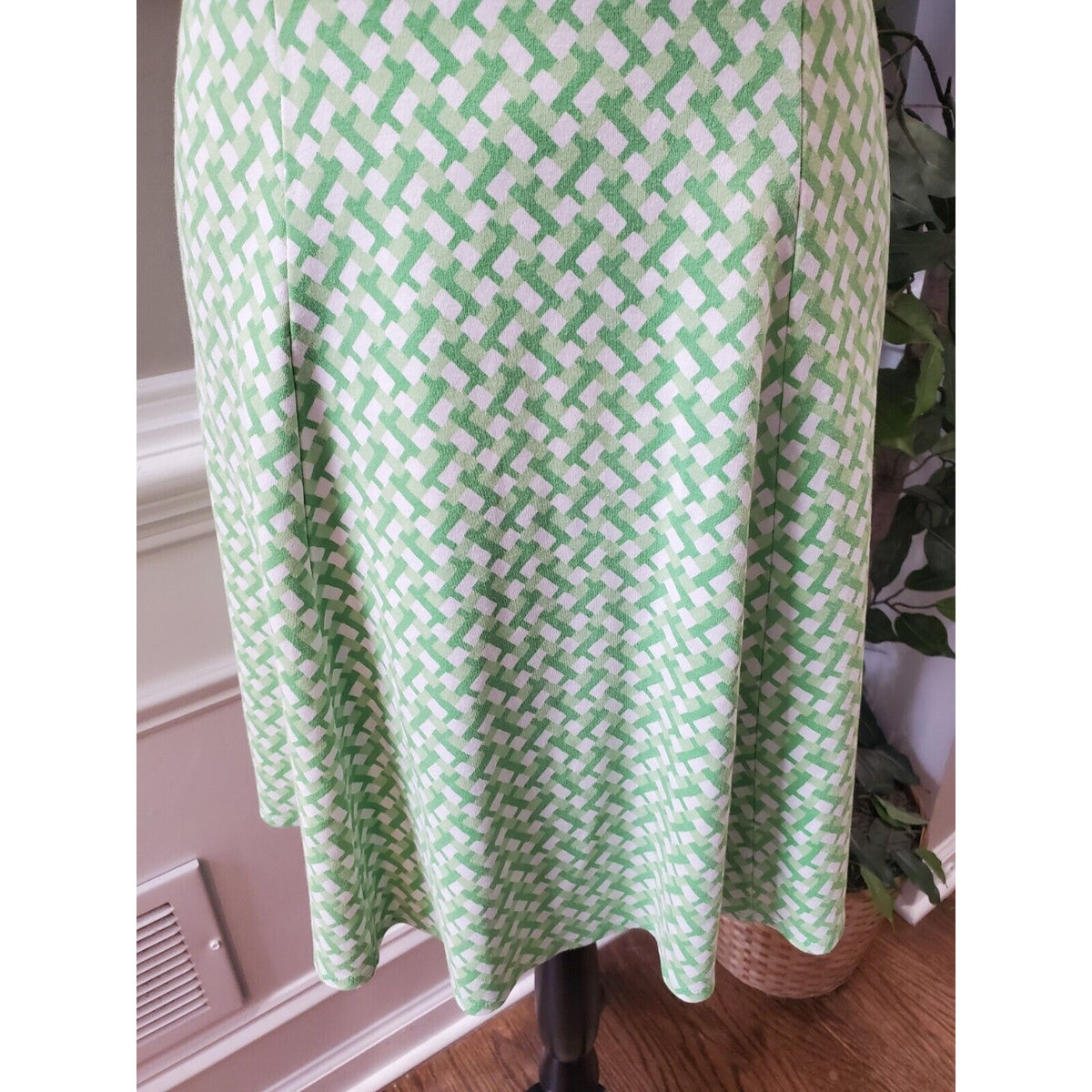 New York & Company Women Green Cotton Round Neck Sleeveless Knee Length Dress L