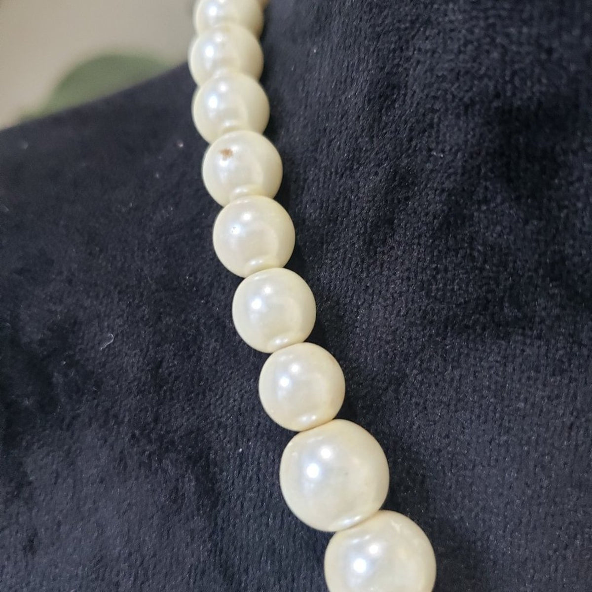 Women's Fashion Round Seashell Pearls Strand Collar Necklace with Lobster Clasp