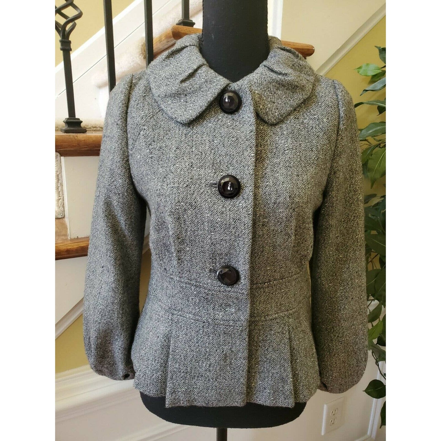 CC Club Original Women's Career Gray Wool Blend Blazer. Fits a Small