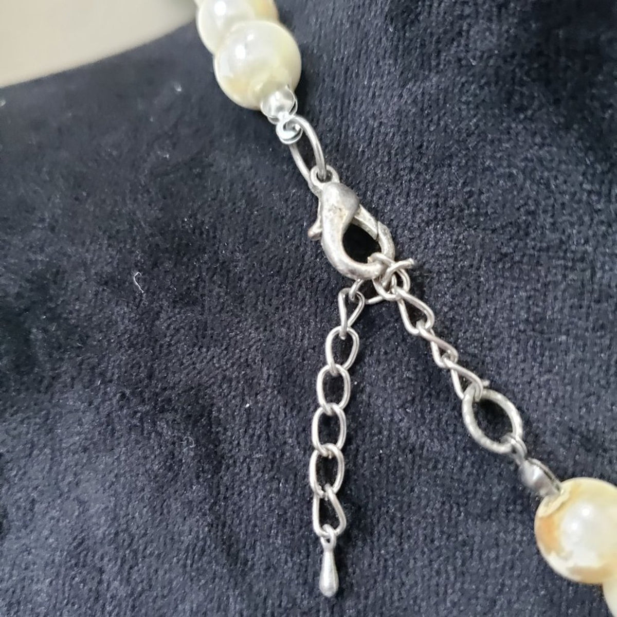 Women's Fashion Round Seashell Pearls Strand Collar Necklace with Lobster Clasp