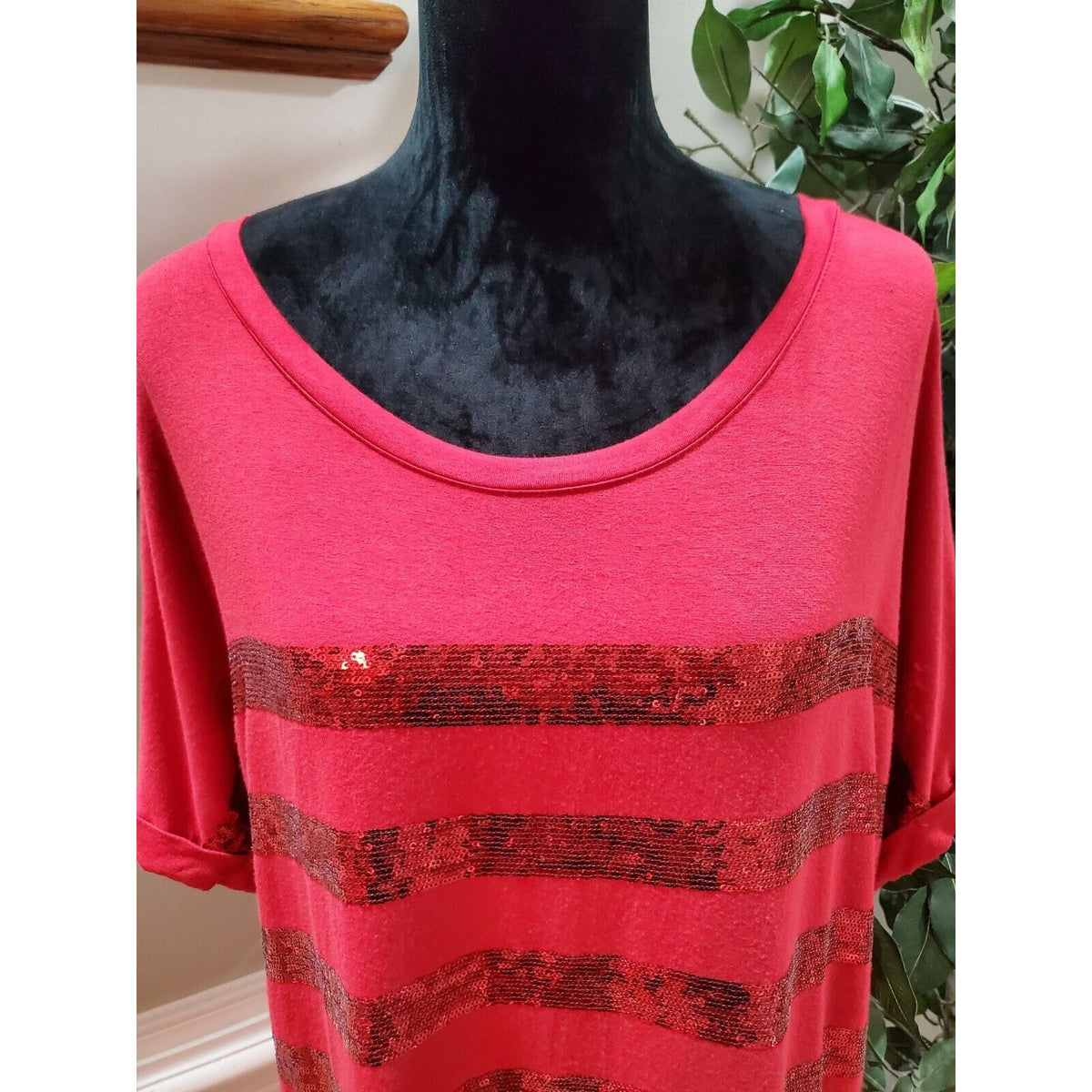 Avenue Women’s Sequin Red Striped Round Neck Sleeve Top Blouse Size 30/32