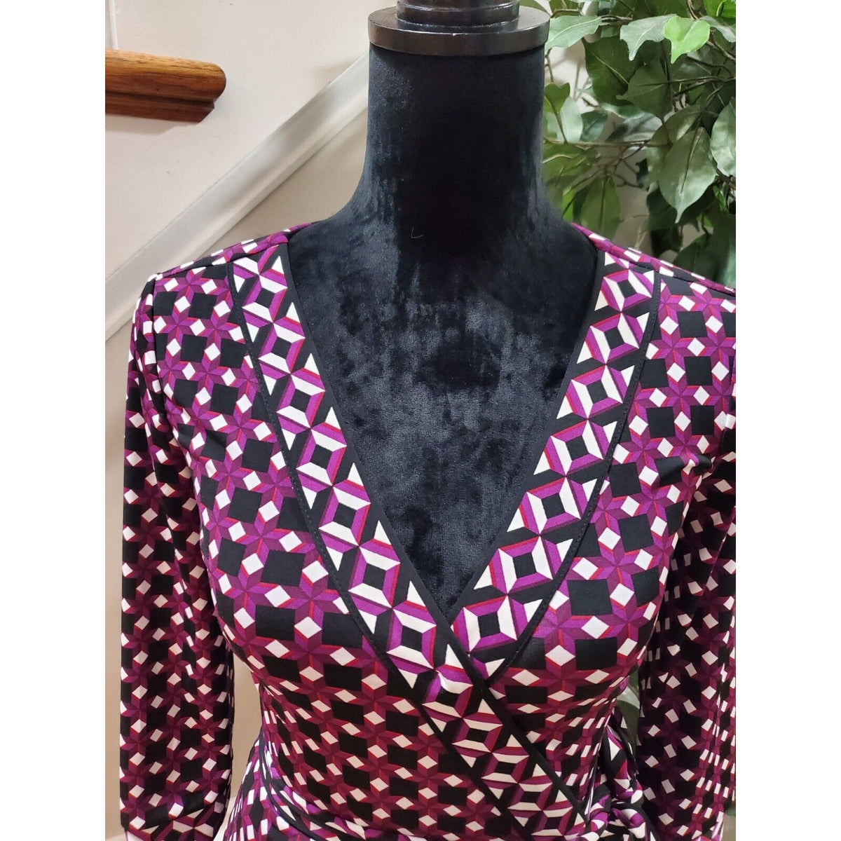 White House Black Market Women Purple V-Neck Long Sleeve Knee Length Size 00