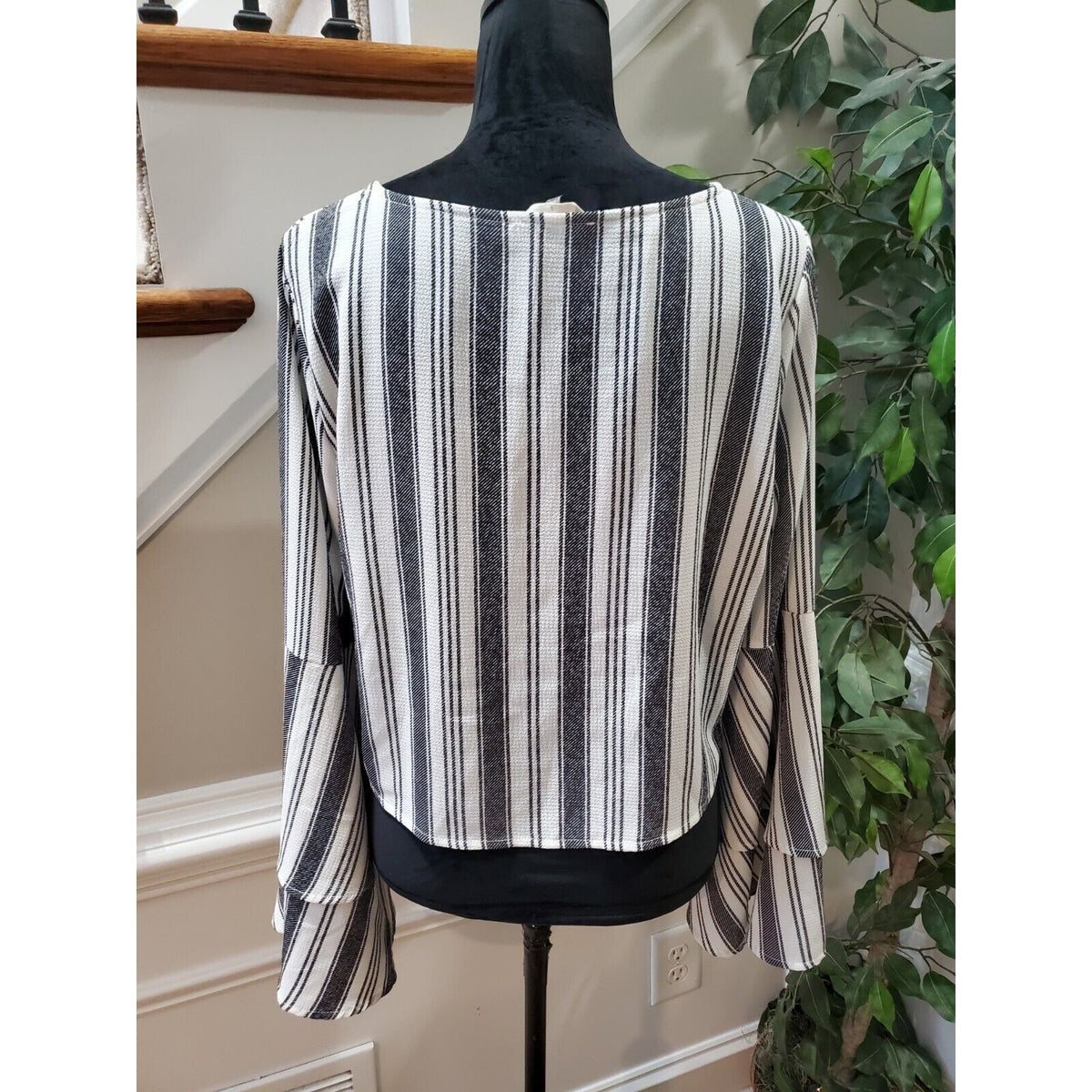 Altar'd State Women's White & Gray Polyester Round Neck Long Sleeve Top Blouse S