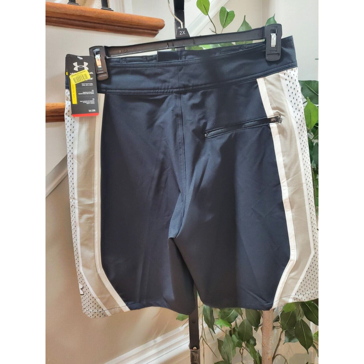 Under Armour Heat Gear Men's Black Polyester Logo Print Swimwear Shorts Size 32