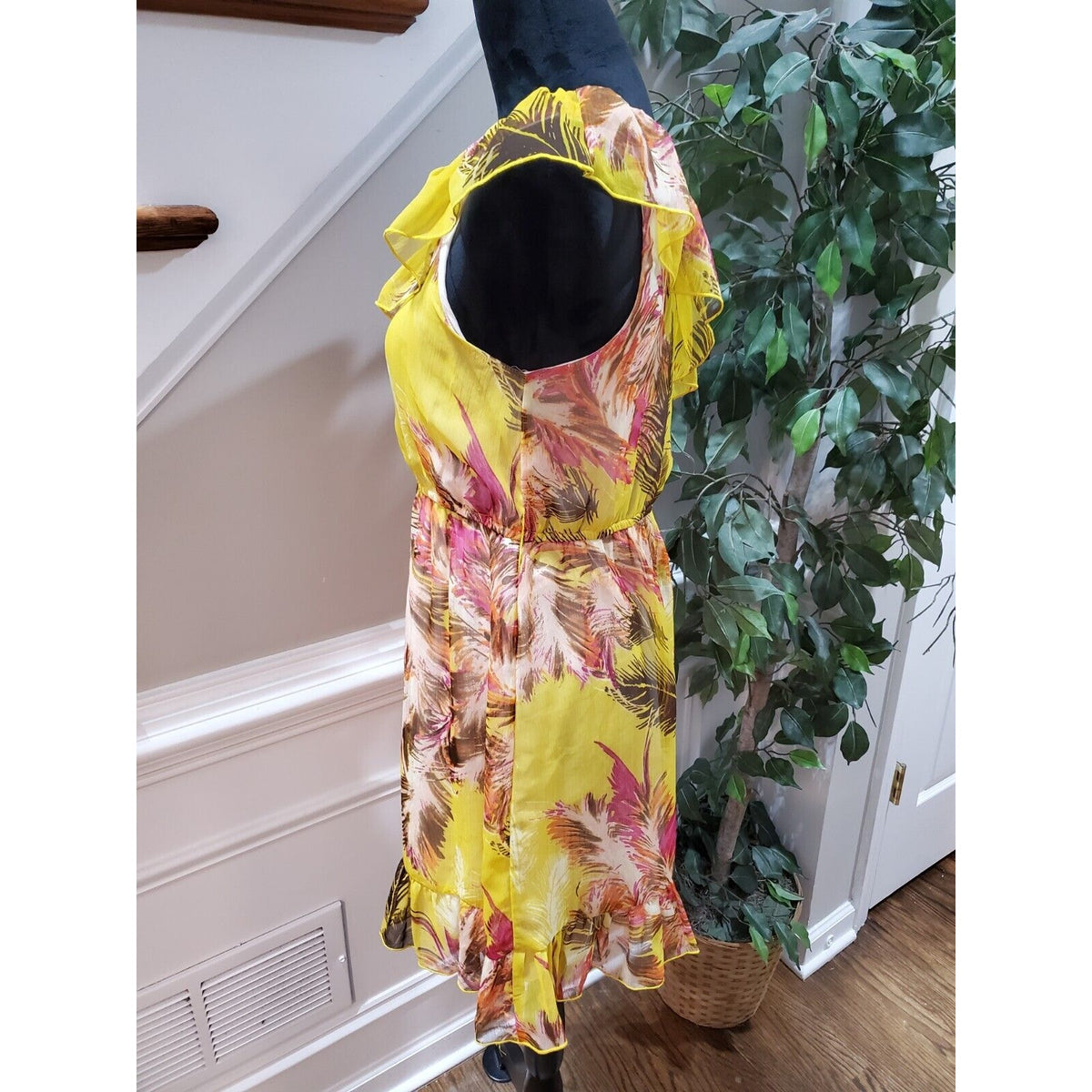 Charlotte Russe Women Yellow Polyester One Shoulder Off Knee Length Dress Size M