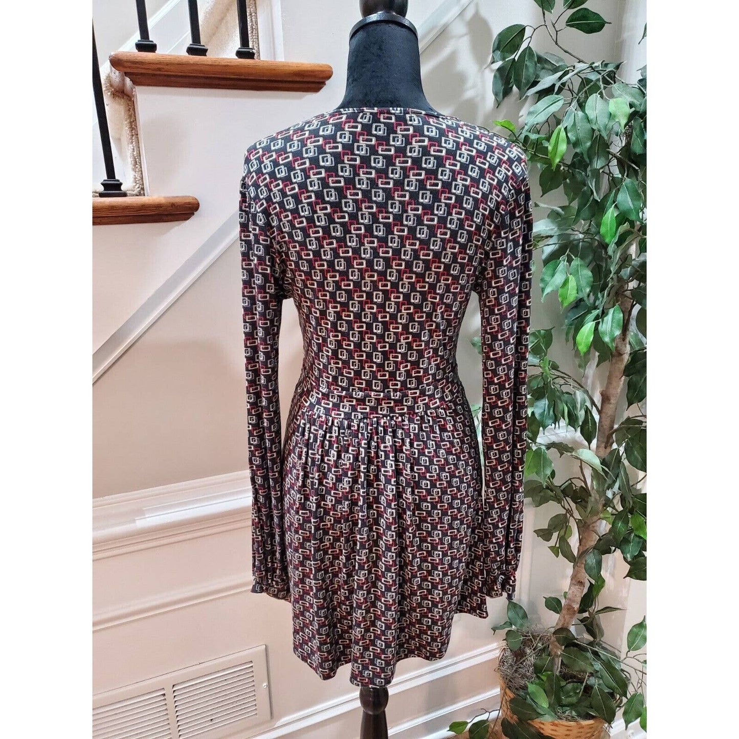 Vertigo Paris Rayon V-Neck Long Sleeve Casual Knee Length Dress Size Medium