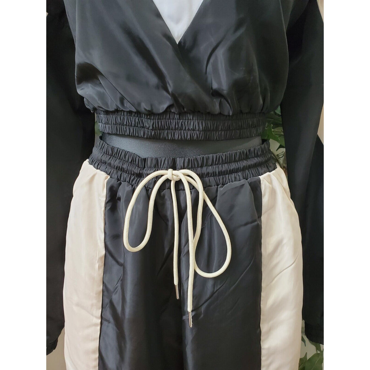 Fashion Nova Women’s White Black 1/4 Zip Windbreaker Jogger Set Tracksuit Small
