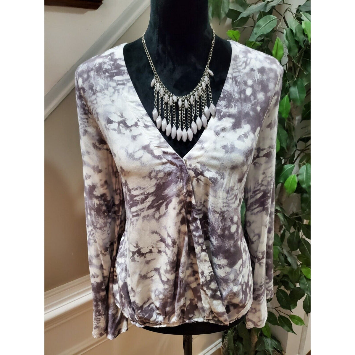 Pyn Burches Women's White & Gray 100% Rayon V-Neck Long Sleeve Top Blouse Size M