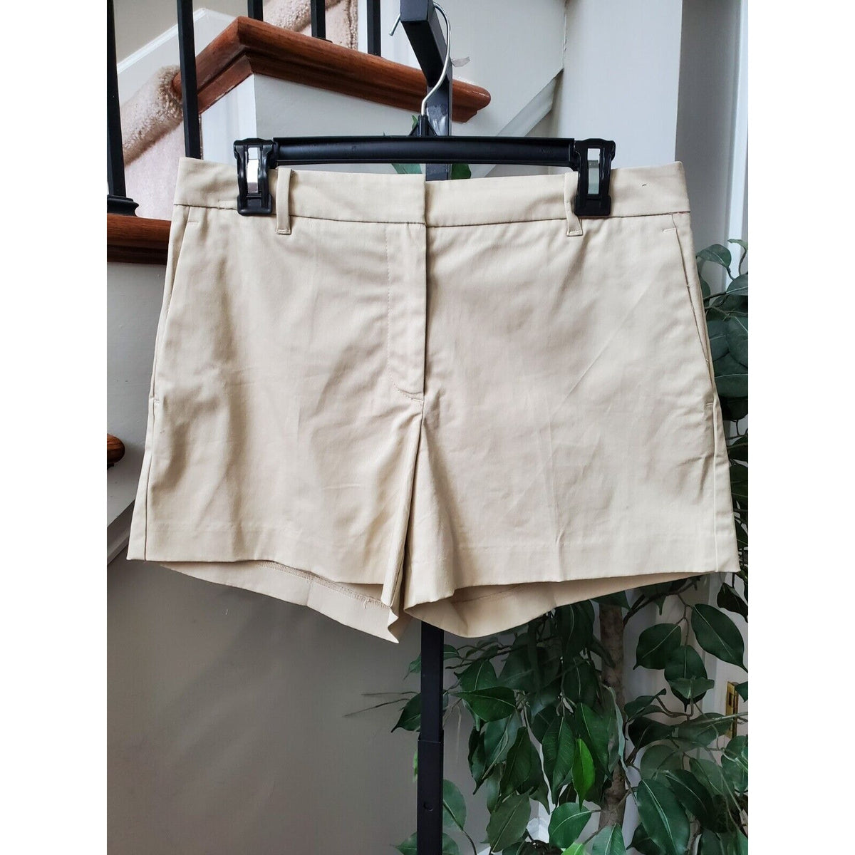 Ann Taylor The City Beige Khaki Solid Mid Rise Flat Front Chino Shorts 8 Petite