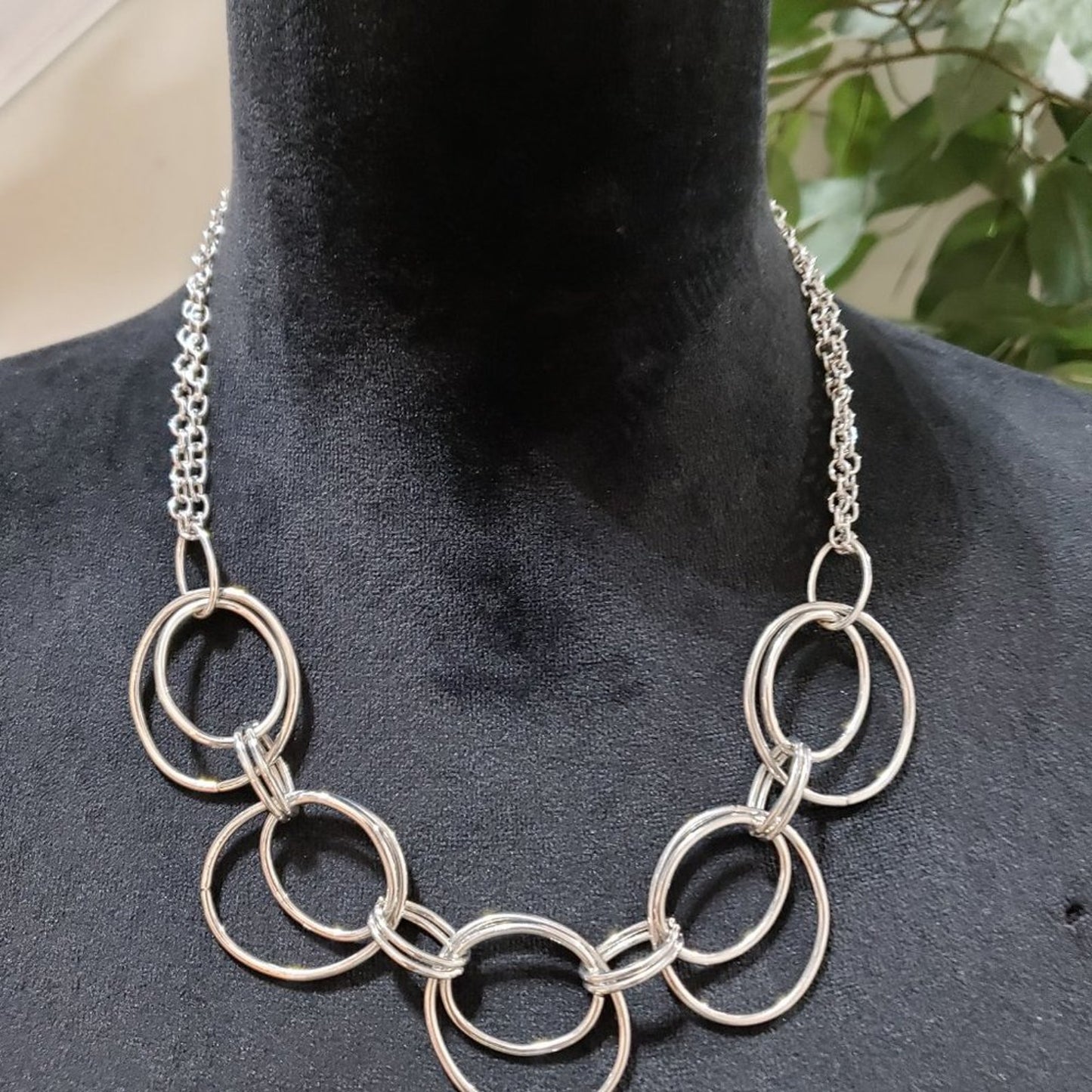 Womens Fashion Silver Tone Hollow Circles Link Statement Necklace with Lobster