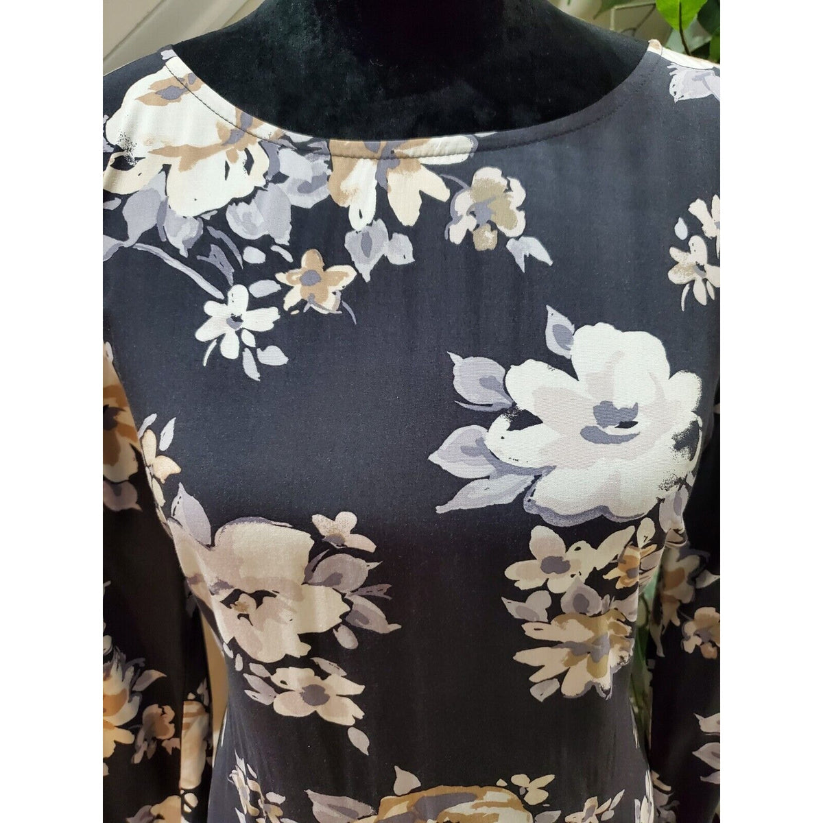 Old Navy Women's Black Floral Rayon Round Neck Long Sleeve Knee Length Dress M