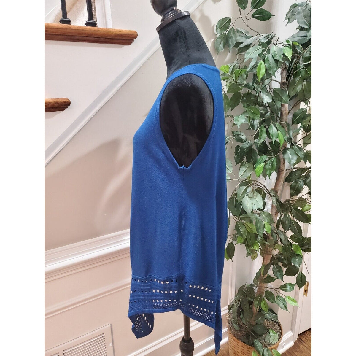 Grace Elements Women's Blue Rayon Scoop Neck Sleeveless Casual Top Blouse Size M