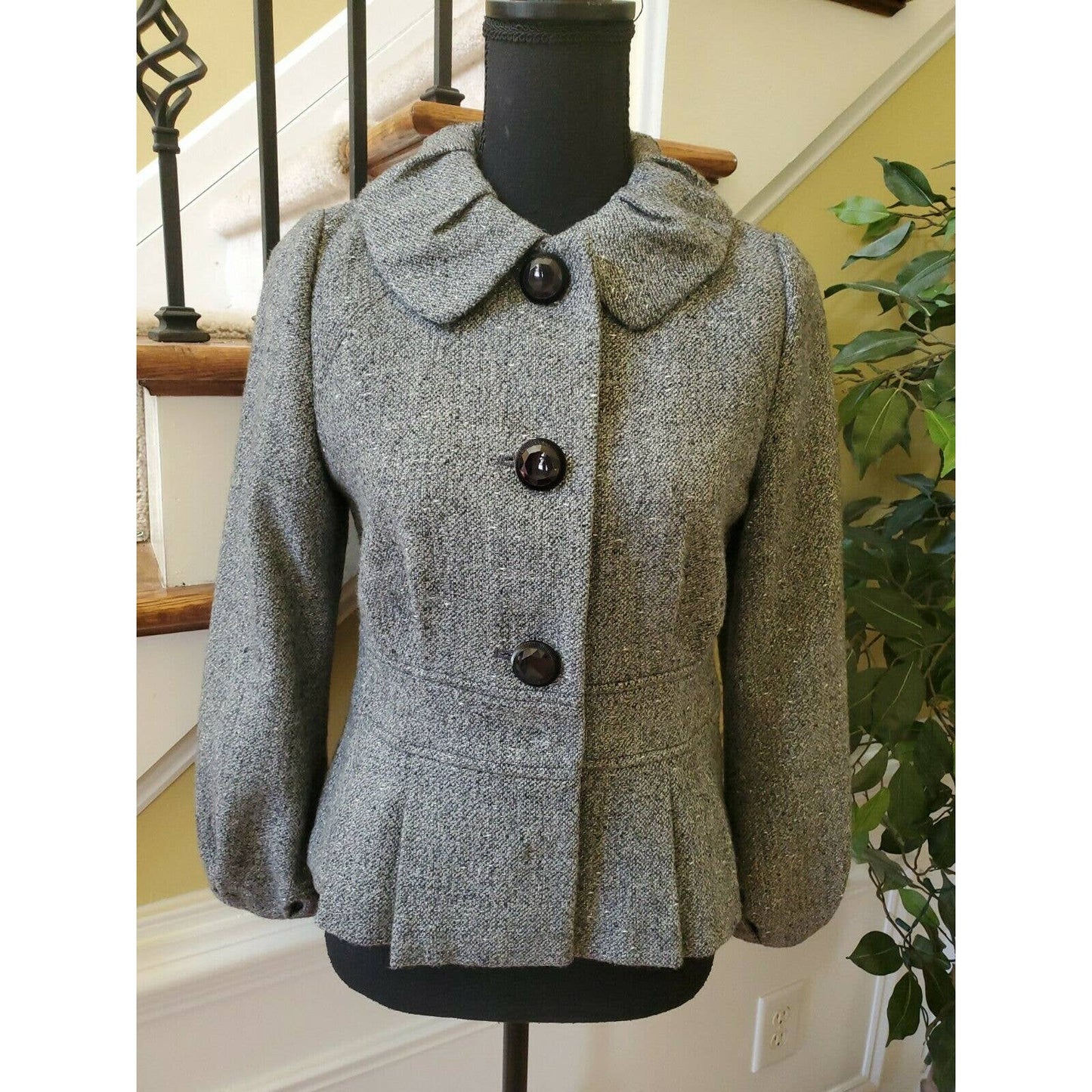 CC Club Original Women's Career Gray Wool Blend Blazer. Fits a Small
