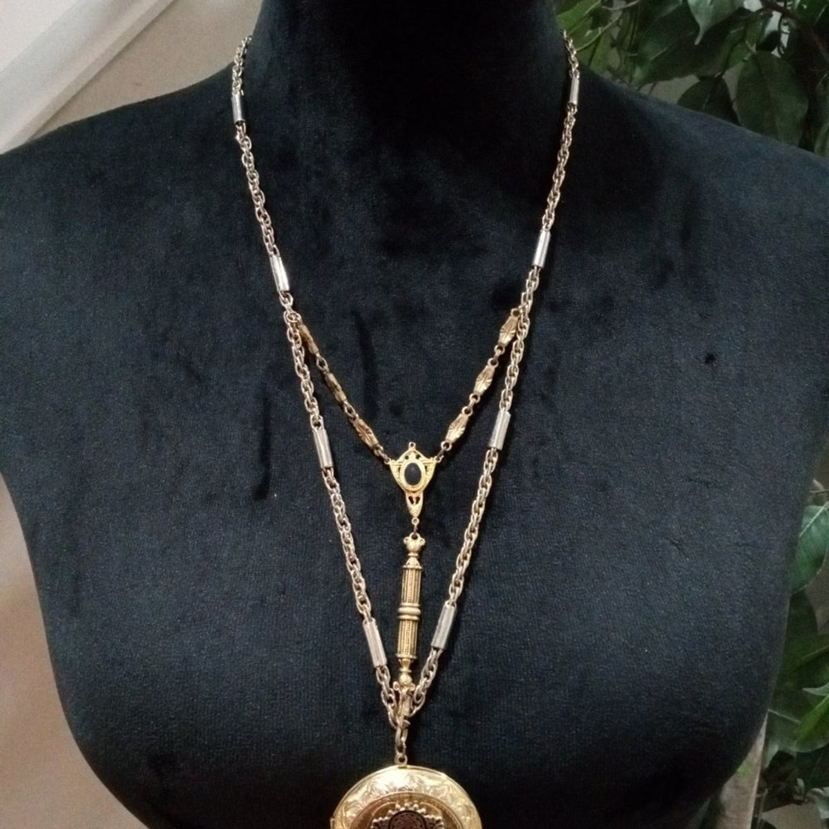 Womens Modern Fashion Chunky Gold Tone Carved Pendant Necklace with Magnetic Cla