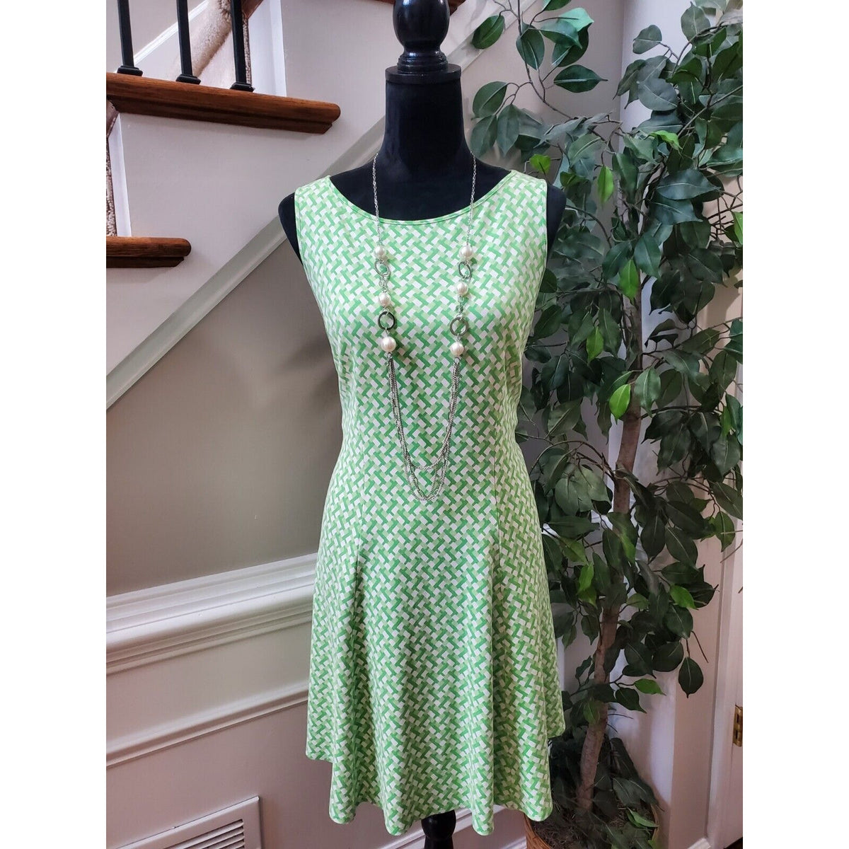 New York & Company Women Green Cotton Round Neck Sleeveless Knee Length Dress L