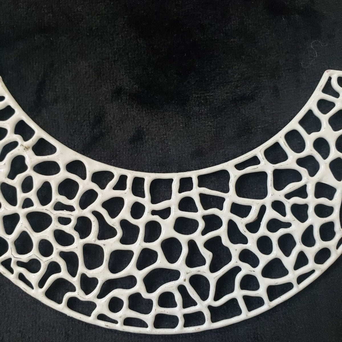 Women's White Geometric Cutout Metal Collar with Silver Chain Necklace