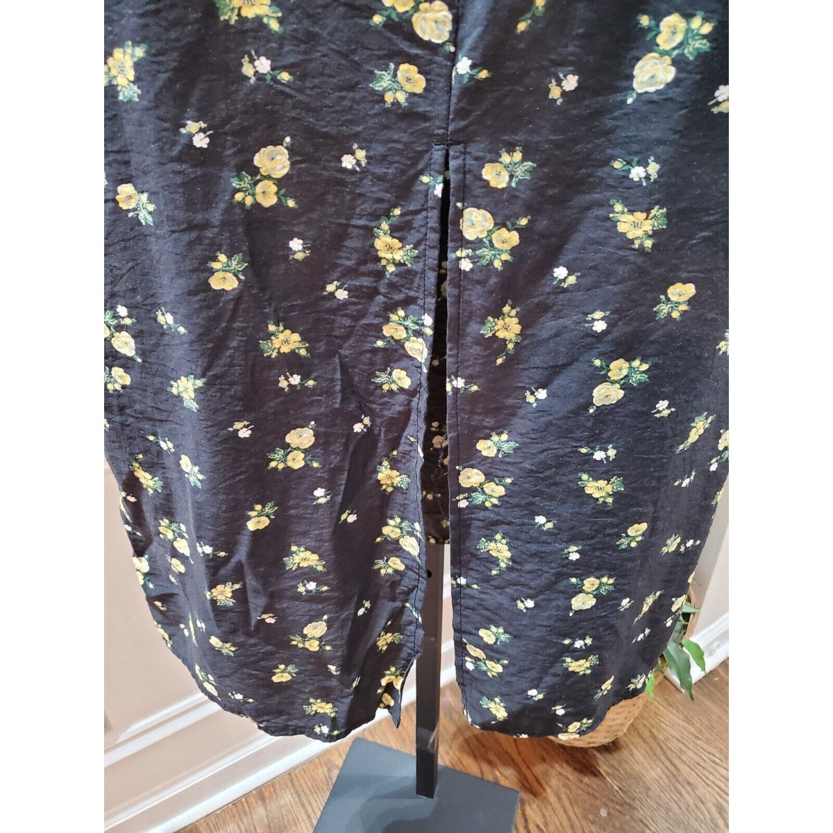 H&M Women Black Floral Viscose Round Neck Long Sleeve Knee Length Dress Size XS
