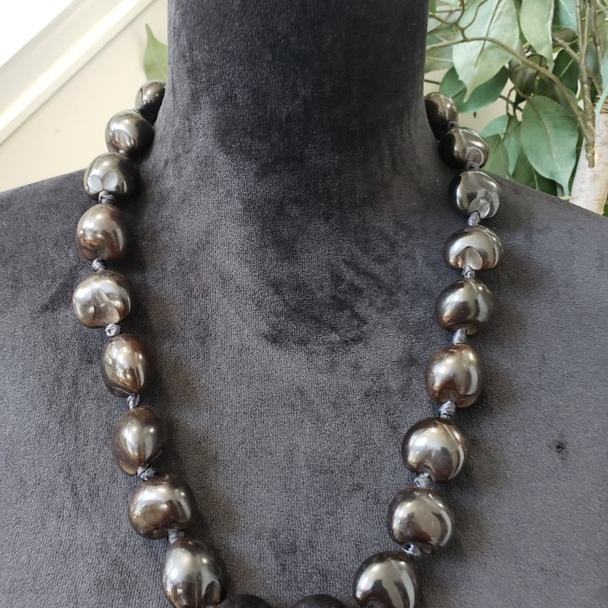 Women Fashions Black Round Strand Beaded Collar Necklace with Lobster Clasp