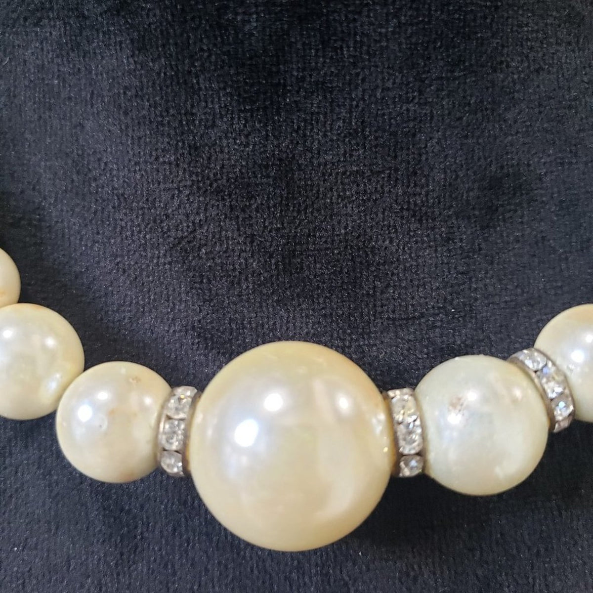 Women's Fashion Round Seashell Pearls Strand Collar Necklace with Lobster Clasp