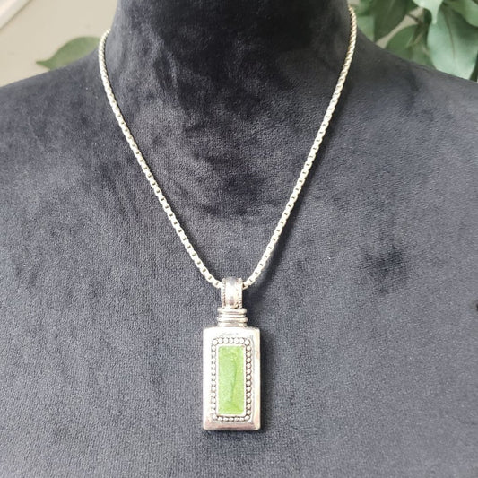 Women's Green Turquoise Gold Tone Rectangle Hammered Pendant Necklace
