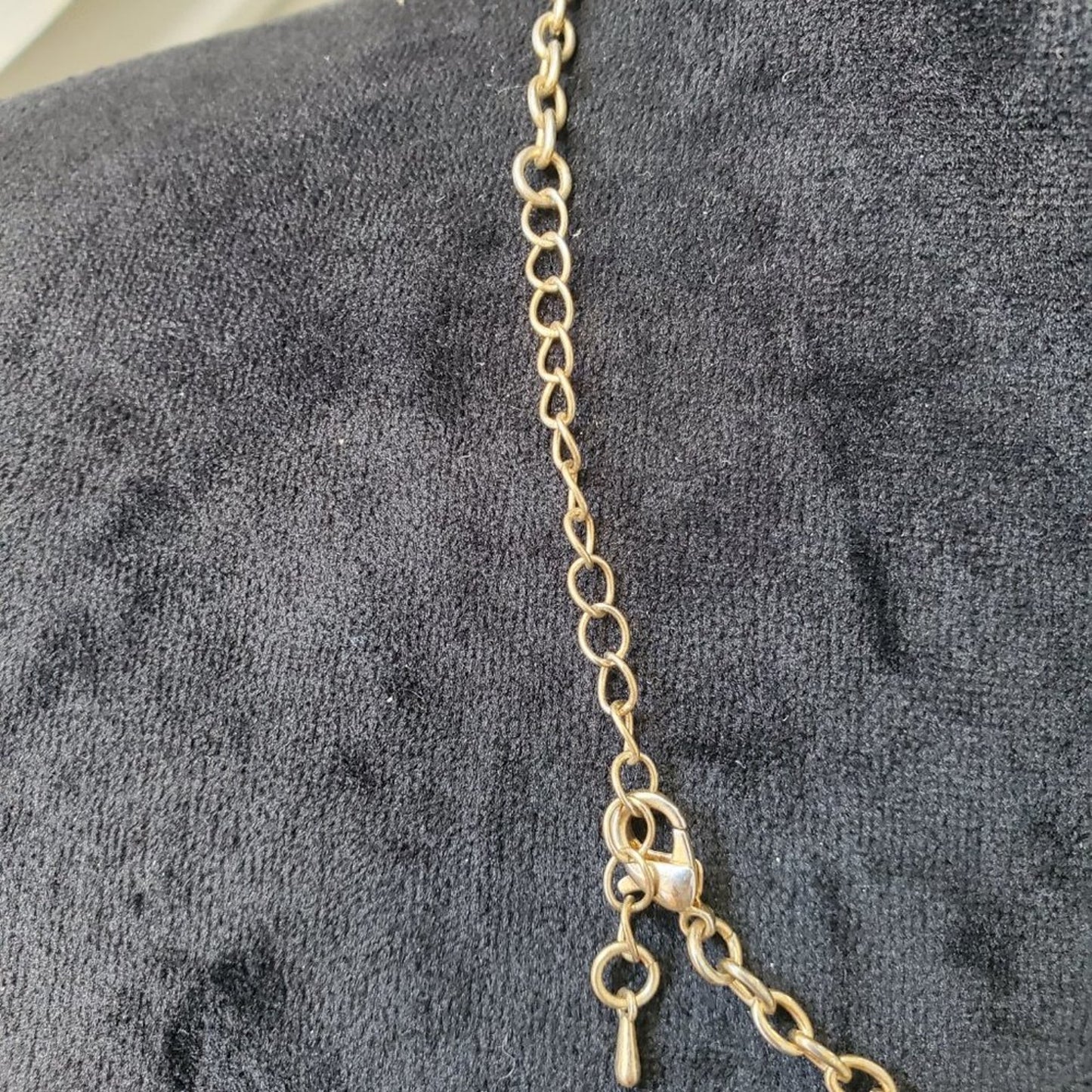 Women's Vintage Charming Charlie Ivory/Gold Tone Statement Necklace