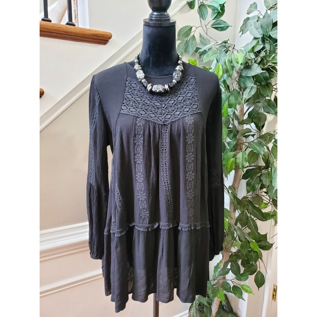 Adiva Women's Black 100% Rayon Round Neck Long Sleeve Casual Top Blouse Size M