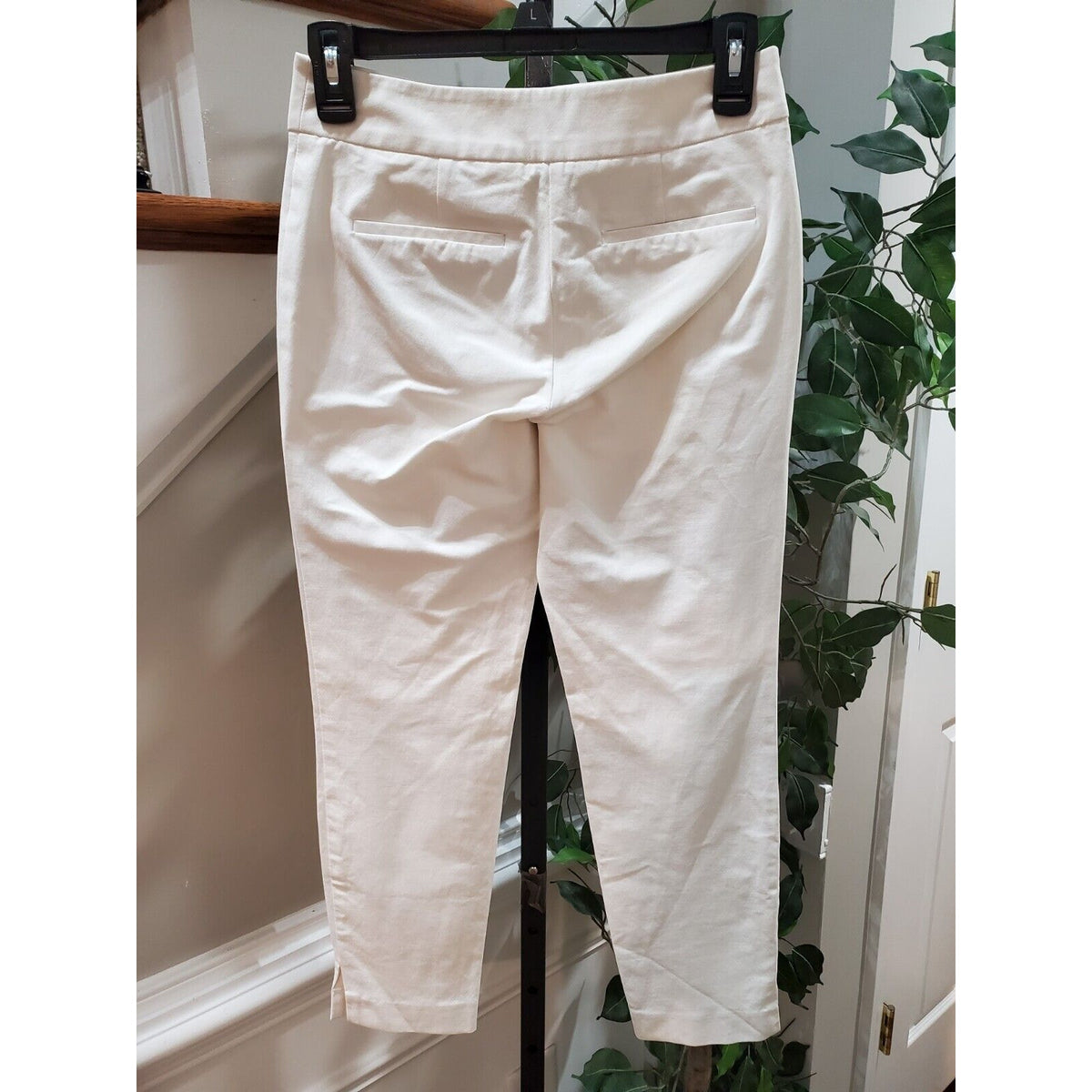 Bebe Women's Beige Solid Cotton Casual Straight Leg Flat Front Capri Size 00