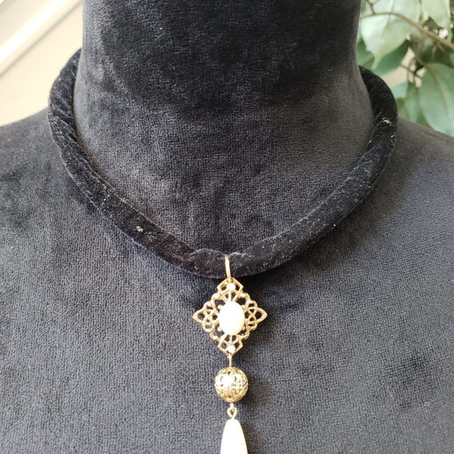 Womens Fashions Black Velvet Chocker Beaded Pendant Necklace with Lobster Clasp