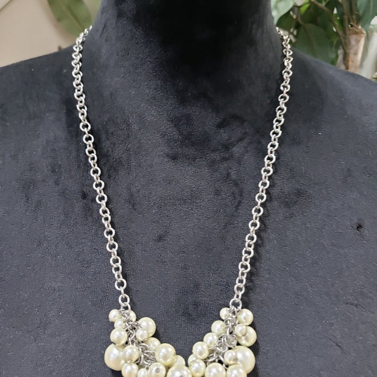 Womens Fashion White Pearlstone Statement Collar Necklace with Lobster Clasp