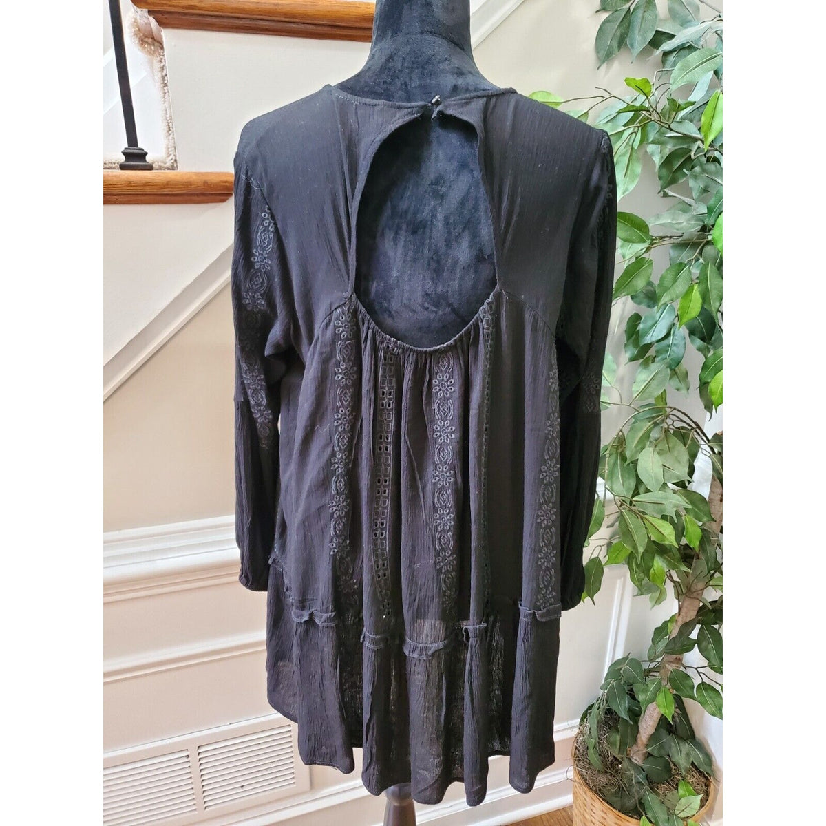Adiva Women's Black 100% Rayon Round Neck Long Sleeve Casual Top Blouse Size M